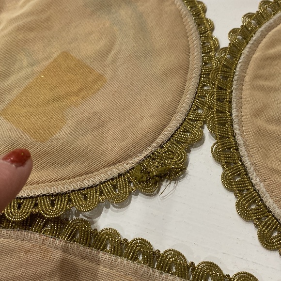 Set Of 3 Vintage Gold Floral Tapestry Doilies! - Picture 4 of 7